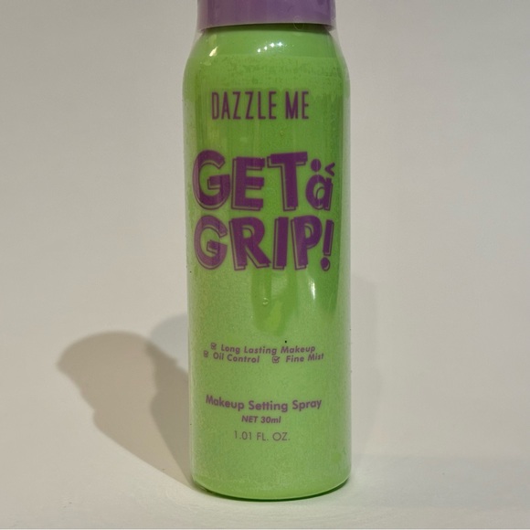 Dazzle Me Get a Grip Long Lasting Makeup Setting Spray 30 mL - Picture 2 of 5
